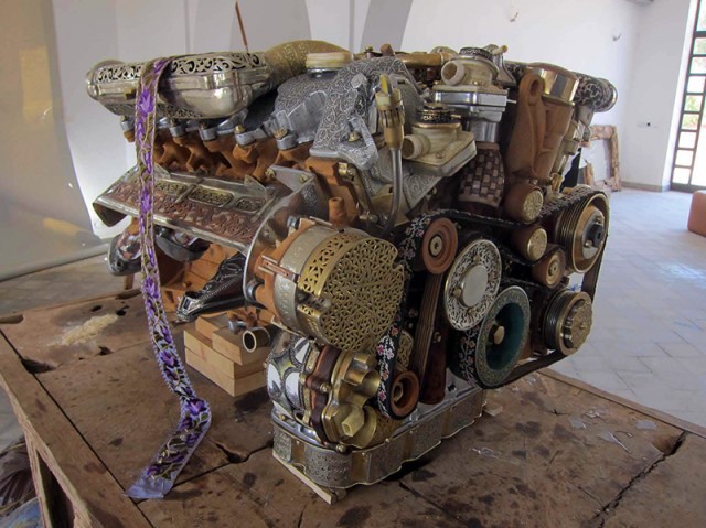 艺术家Eric van Hove采用传统天然材料打造V12奔驰发动机