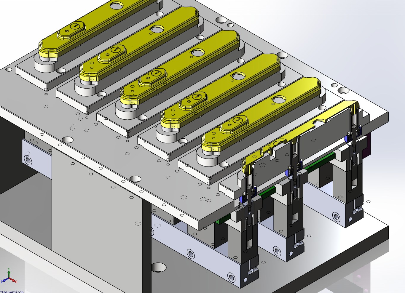 Spannen von Türschildern für die Fräsbearbeitung auf CNC-Fräse CHIRON FZ-15W